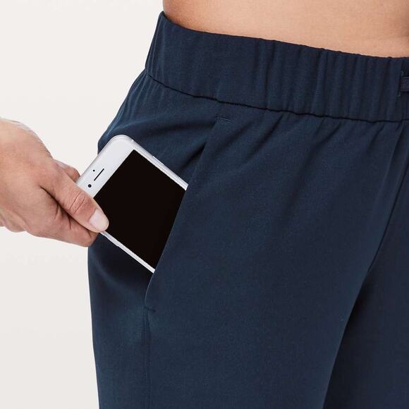 Lululemon On The Fly Crop Woven 23" True Navy Women's Size 4 Excellent Condition - Picture 3 of 12